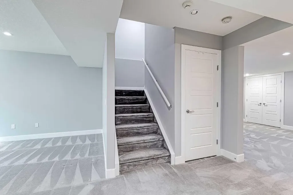 107 Nolancrest Rise NW Calgary AB T3R 0T2