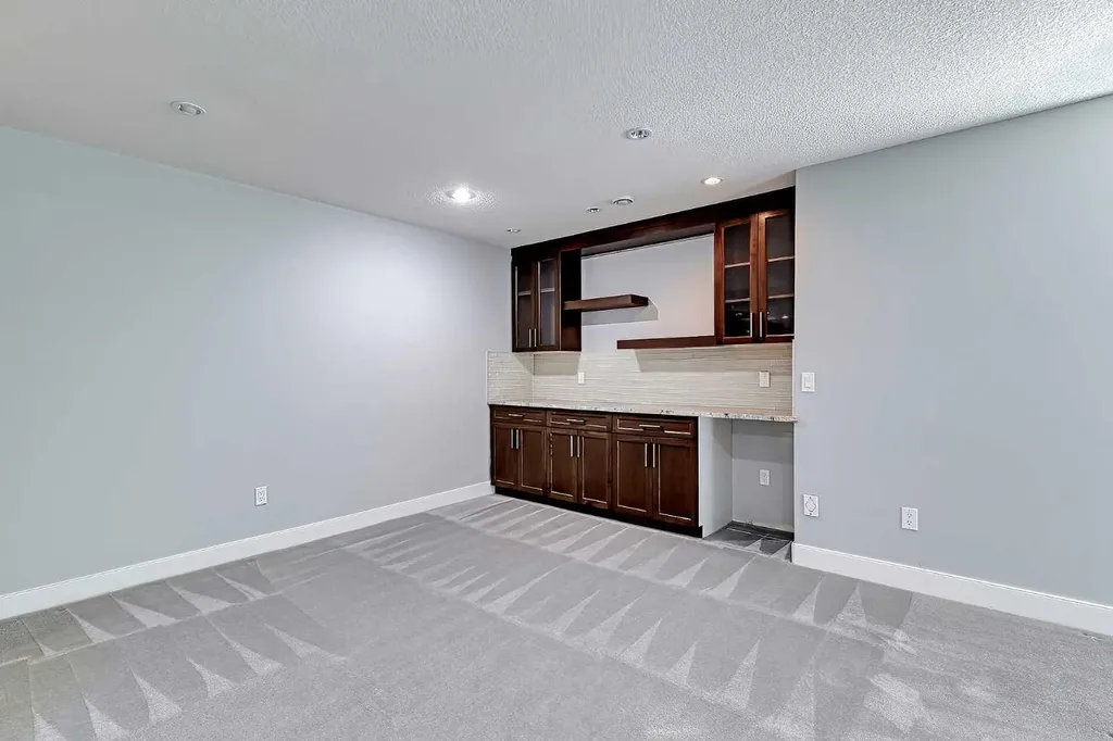 107 Nolancrest Rise NW Calgary AB T3R 0T2