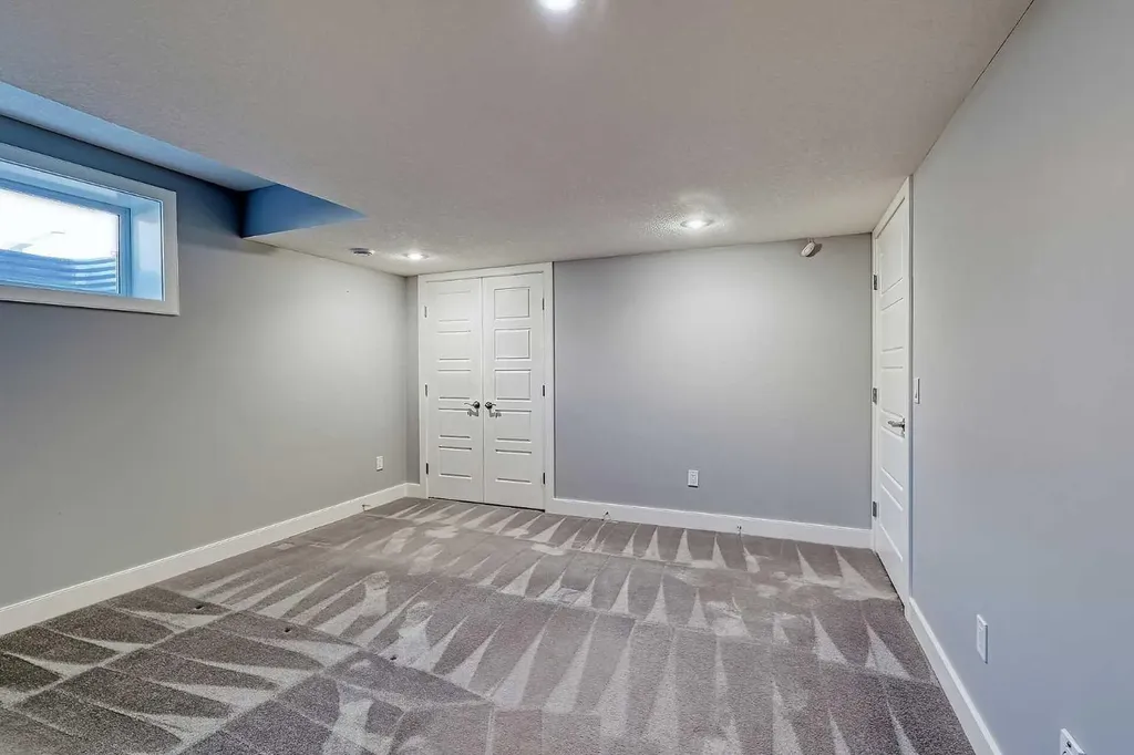 107 Nolancrest Rise NW Calgary AB T3R 0T2