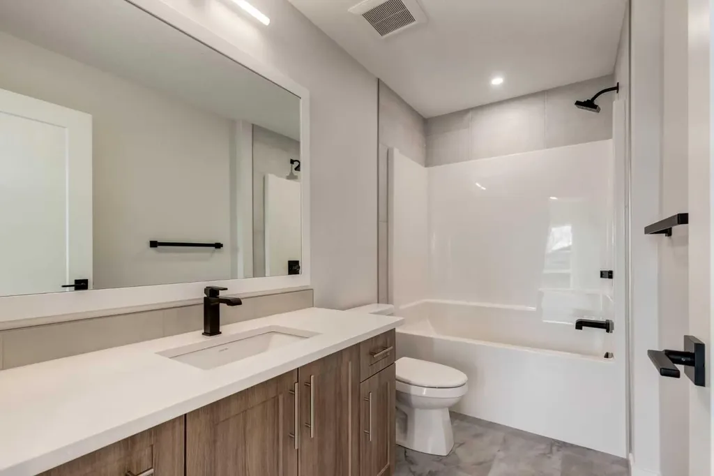2516 21 Avenue SW Calgary AB T2T0P6