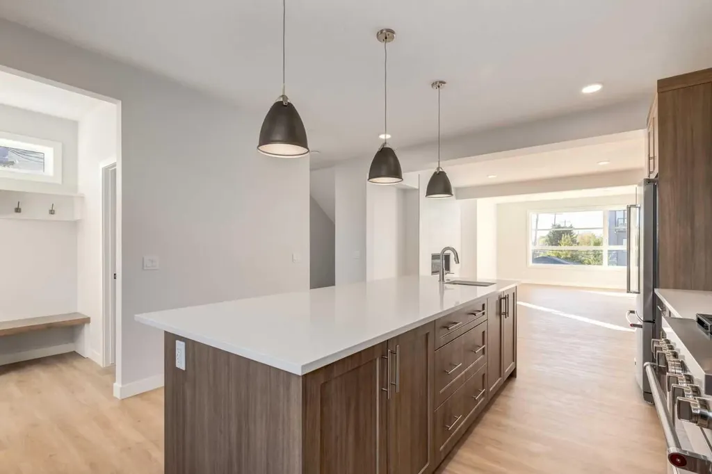 2516 21 Avenue SW Calgary AB T2T0P6