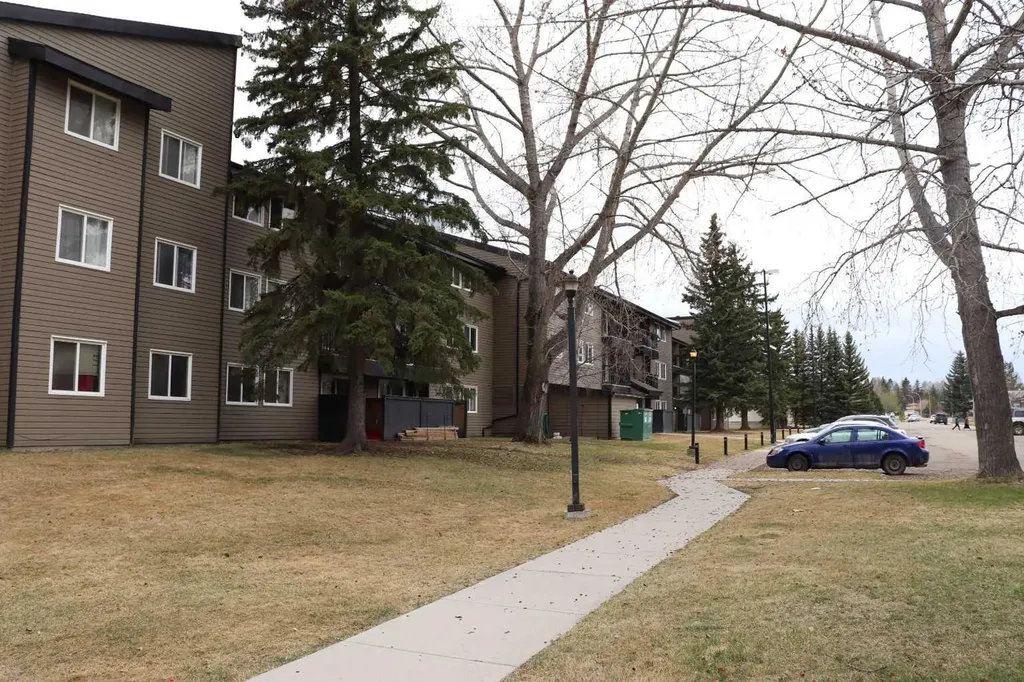 5611 9 Avenue Edson AB T7E 1R5