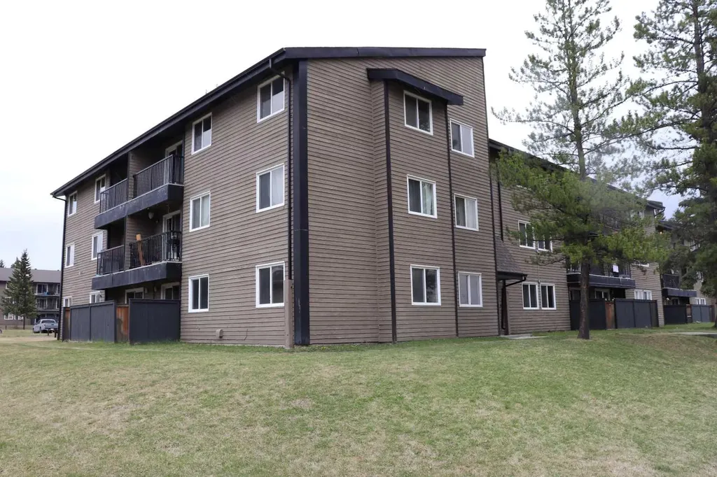 5611 9 Avenue Edson AB T7E 1R5