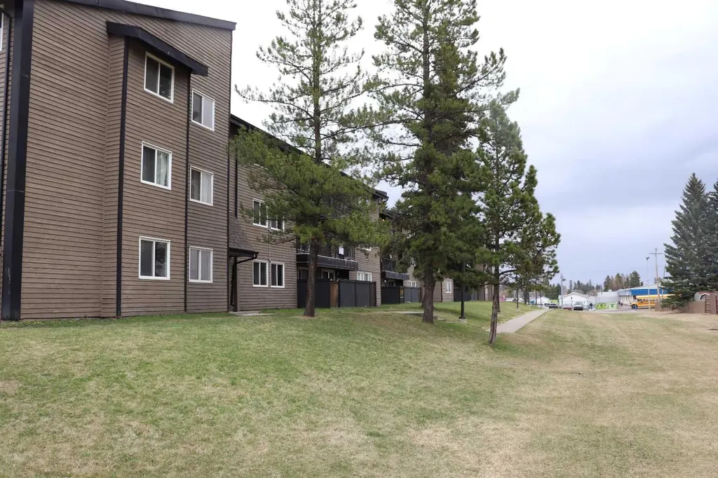 5611 9 Avenue Edson AB T7E 1R5
