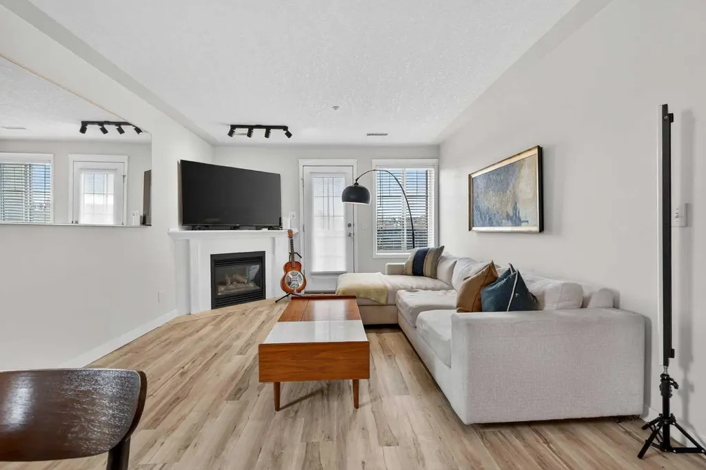 1608 12 Avenue SW Calgary AB T3C 0R2