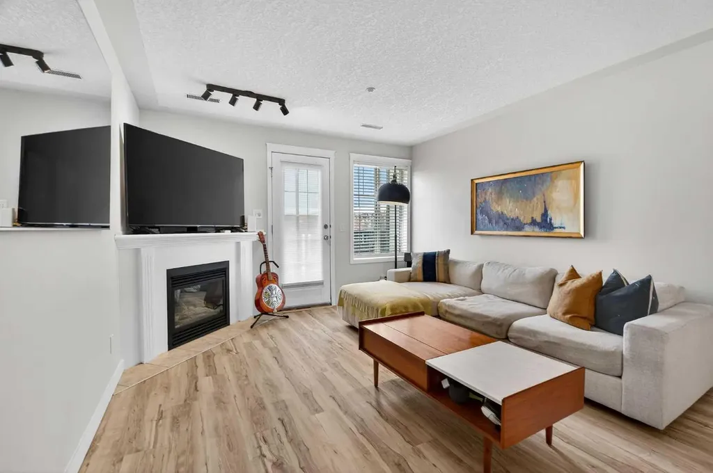 1608 12 Avenue SW Calgary AB T3C 0R2