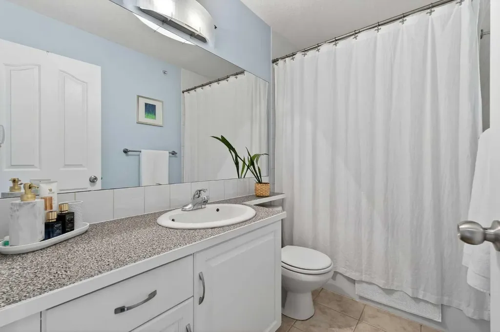 1608 12 Avenue SW Calgary AB T3C 0R2