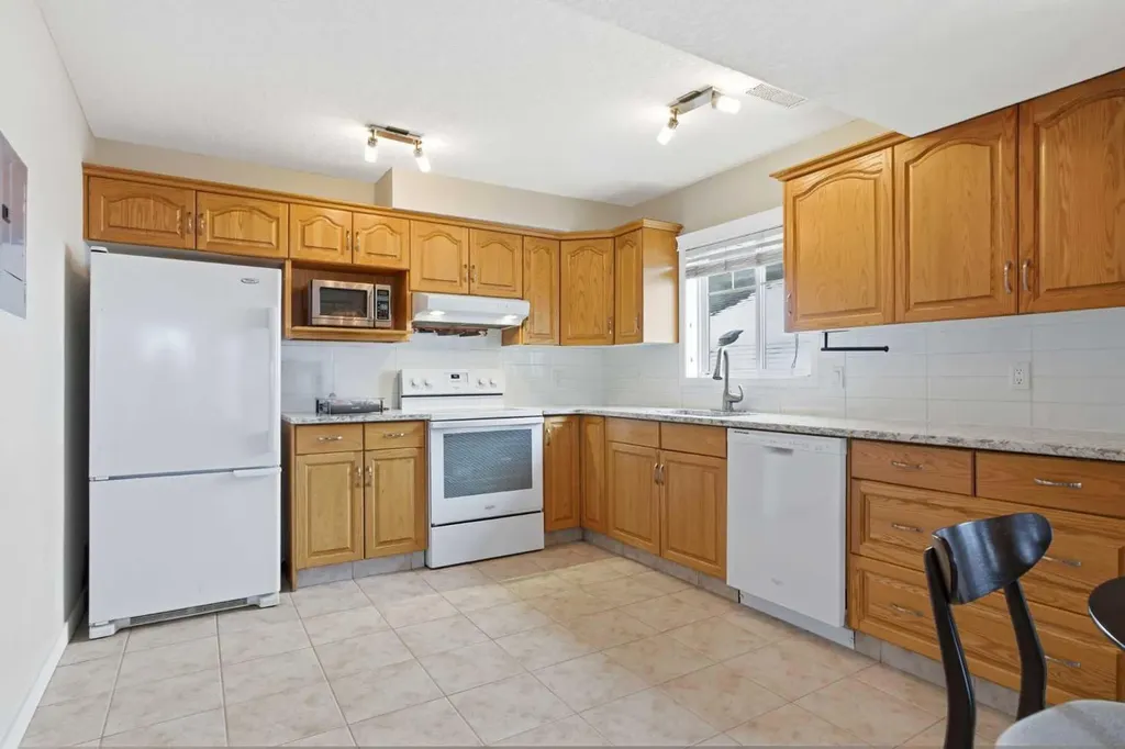 1608 12 Avenue SW Calgary AB T3C 0R2