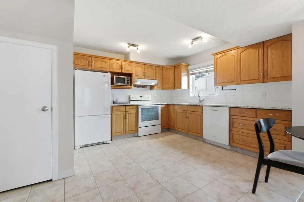 1608 12 Avenue SW Calgary AB T3C 0R2