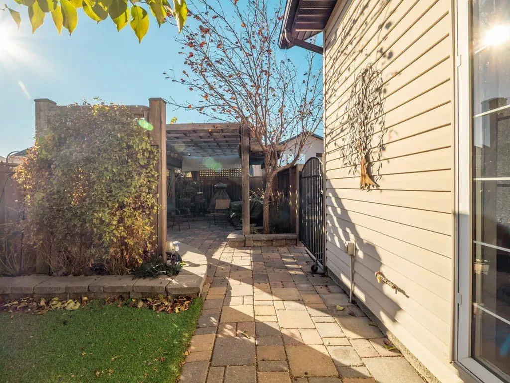 22 Riverstone Boulevard W Lethbridge AB T1K 7X3