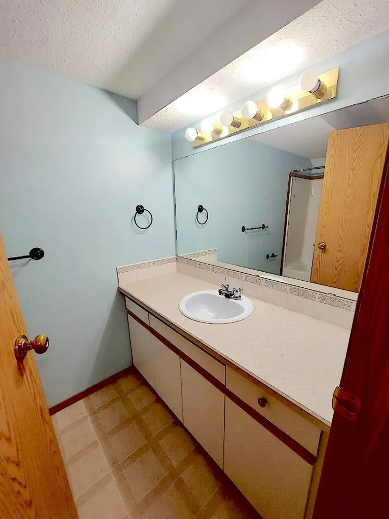3807 52 Street Wetaskiwin AB T9A 1M5