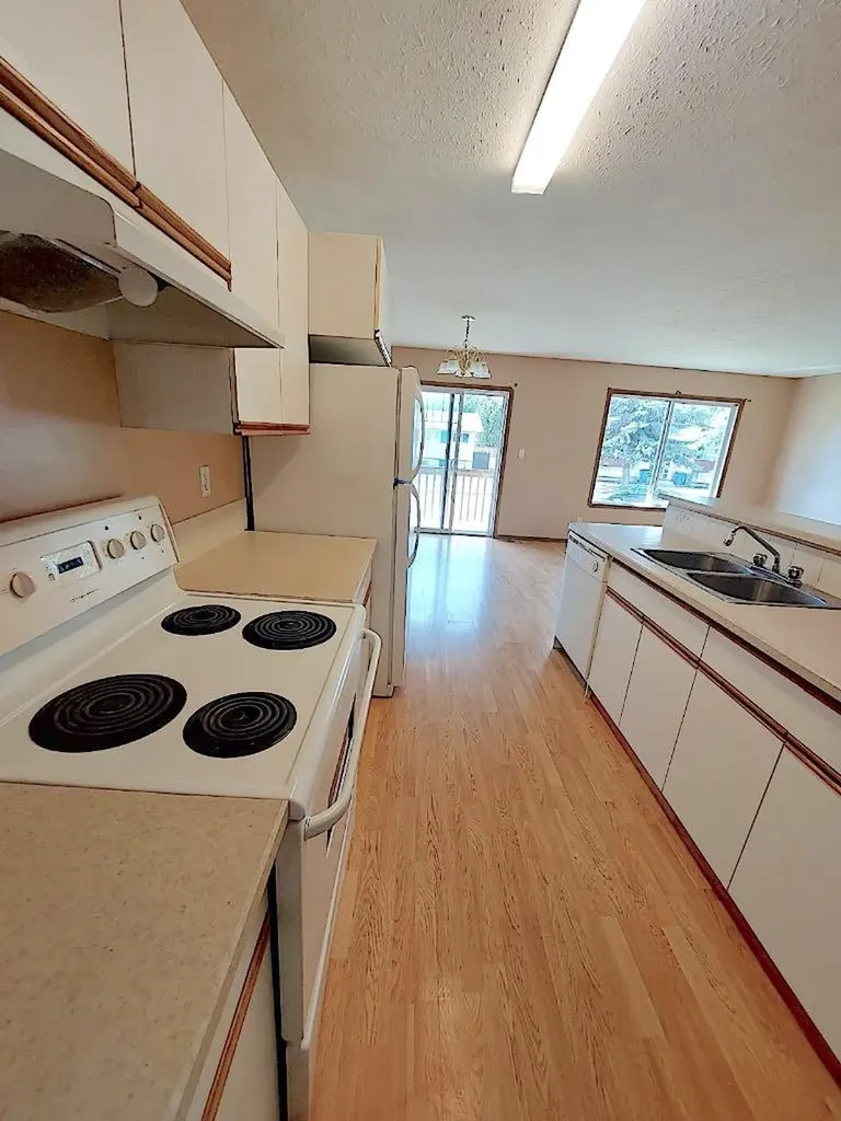 3807 52 Street Wetaskiwin AB T9A 1M5