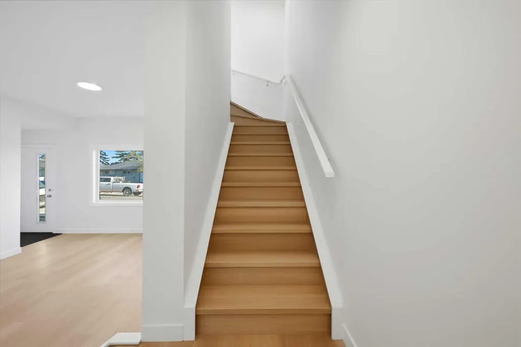2822/2828 11 Avenue SE Calgary AB T2A0E7