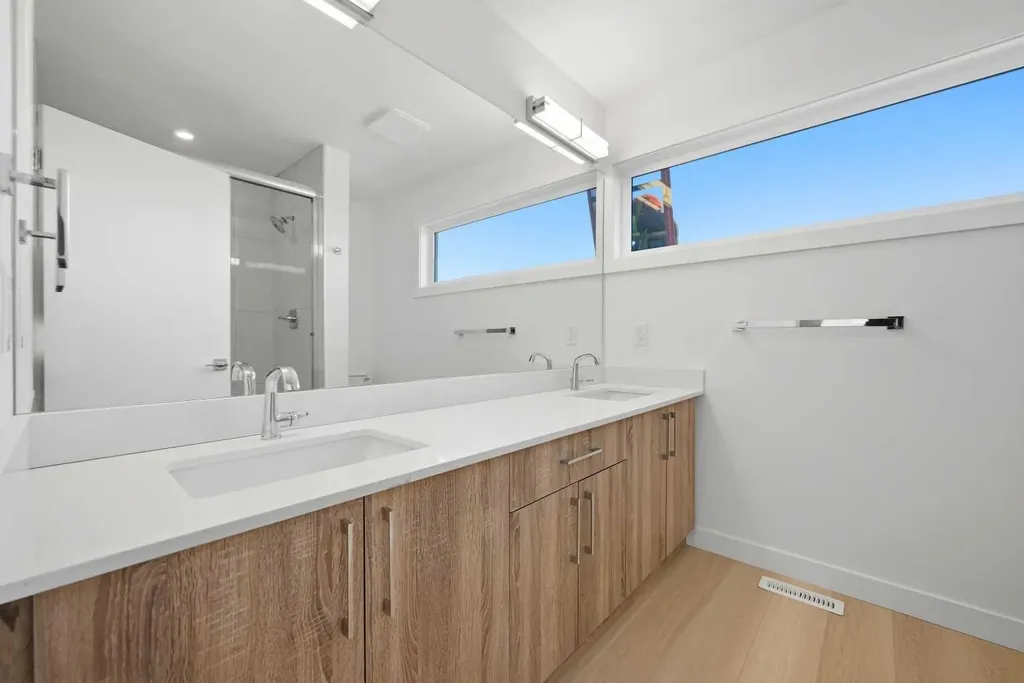2822/2828 11 Avenue SE Calgary AB T2A0E7