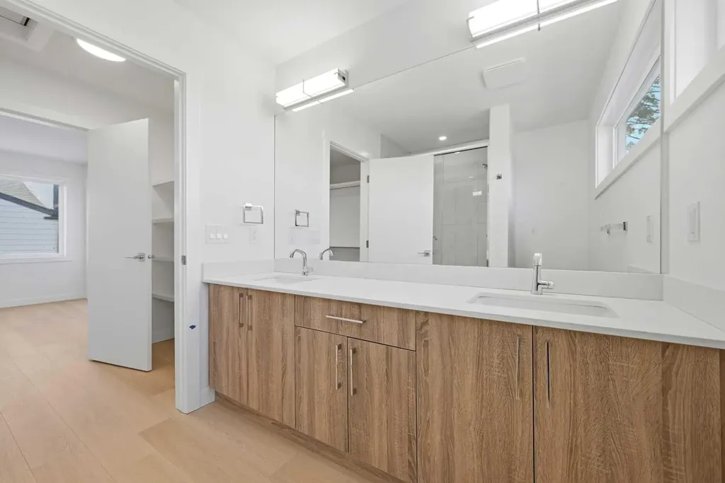2822/2828 11 Avenue SE Calgary AB T2A0E7