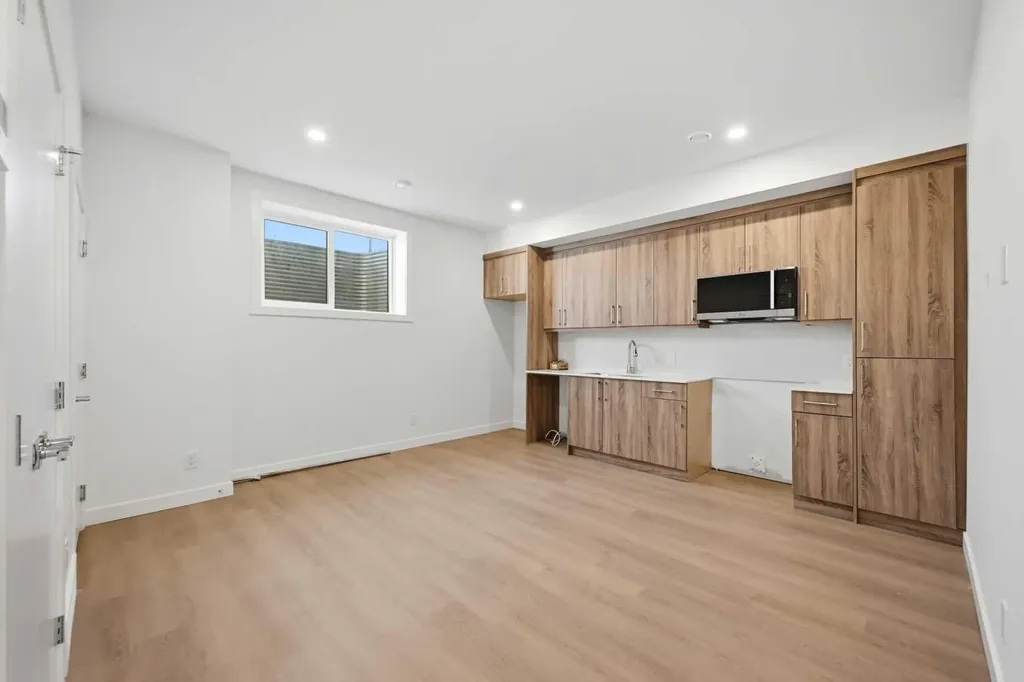 2822/2828 11 Avenue SE Calgary AB T2A0E7