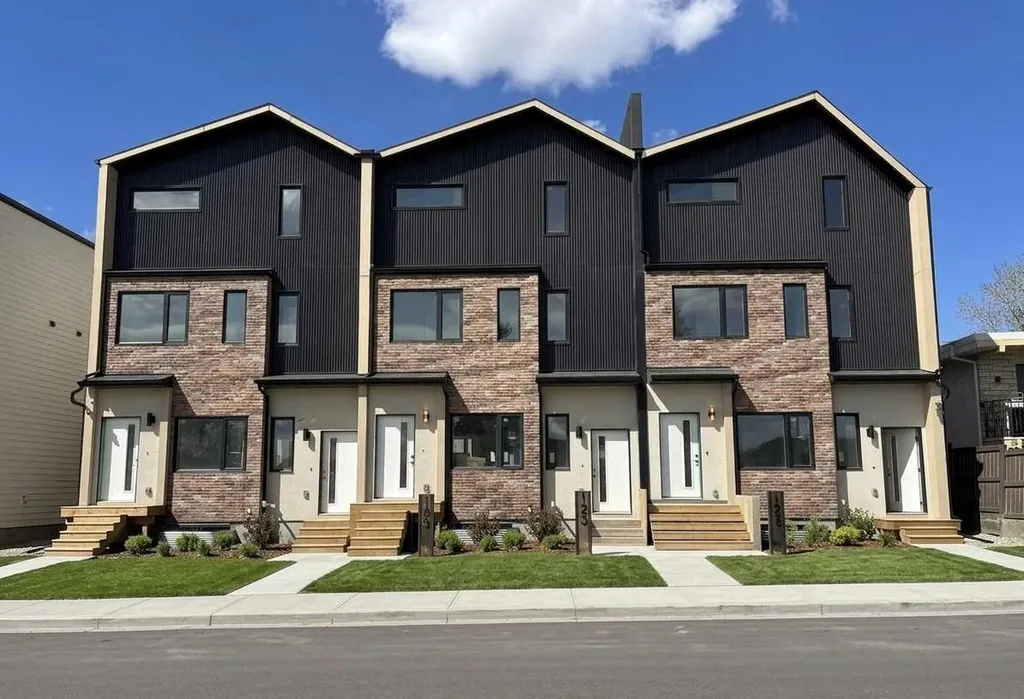 2822/2828 11 Avenue SE Calgary AB T2A0E7