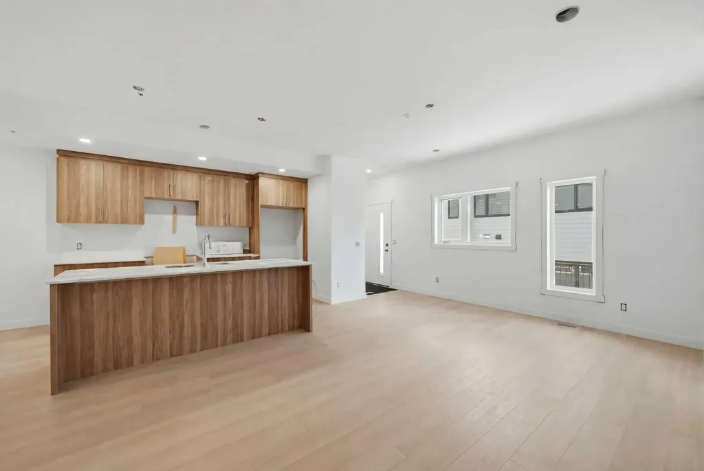 2822/2828 11 Avenue SE Calgary AB T2A0E7