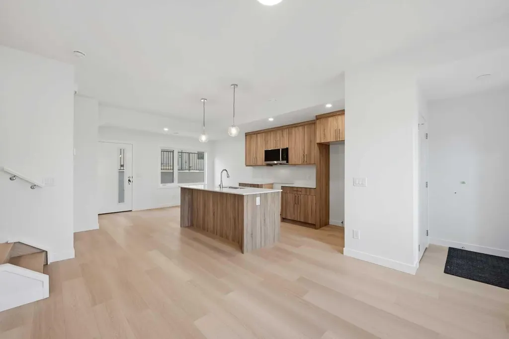 2822/2828 11 Avenue SE Calgary AB T2A0E7