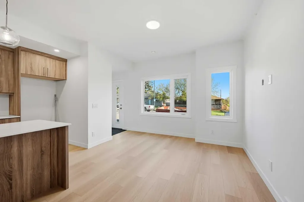 2822/2828 11 Avenue SE Calgary AB T2A0E7