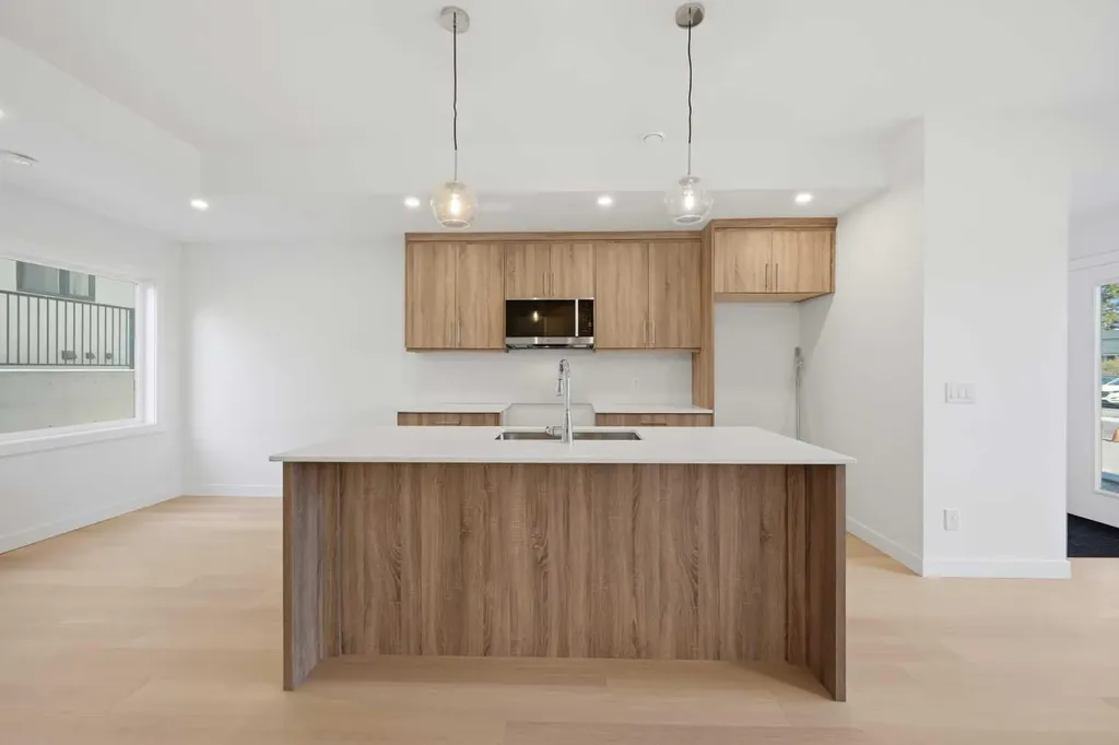 2822/2828 11 Avenue SE Calgary AB T2A0E7