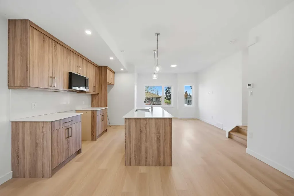 2822/2828 11 Avenue SE Calgary AB T2A0E7