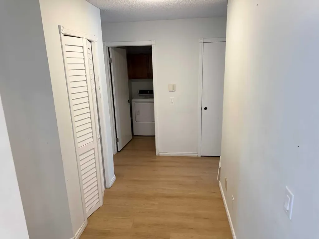 651 Macewan Drive NW Calgary AB T3K 3R1