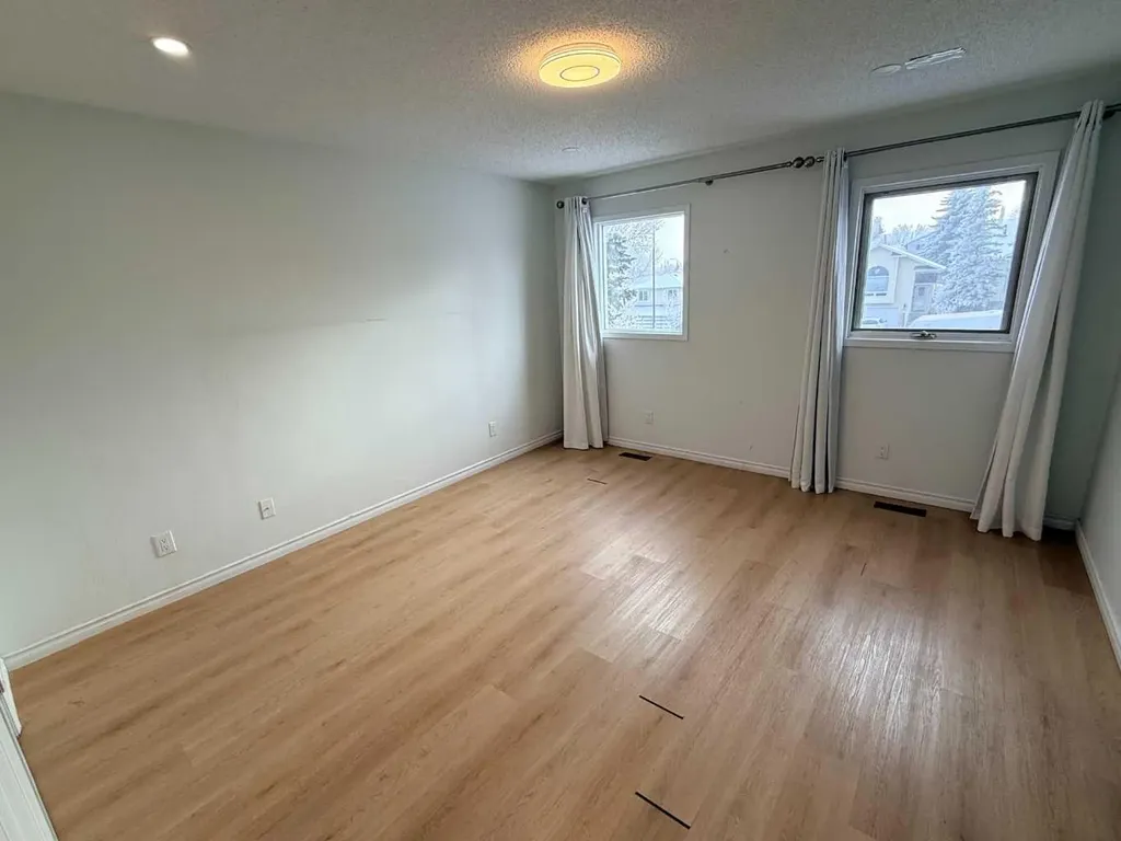 651 Macewan Drive NW Calgary AB T3K 3R1