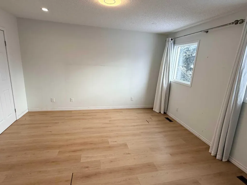 651 Macewan Drive NW Calgary AB T3K 3R1