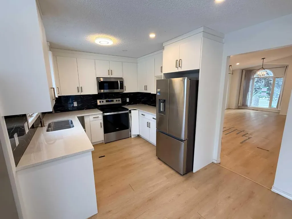 651 Macewan Drive NW Calgary AB T3K 3R1