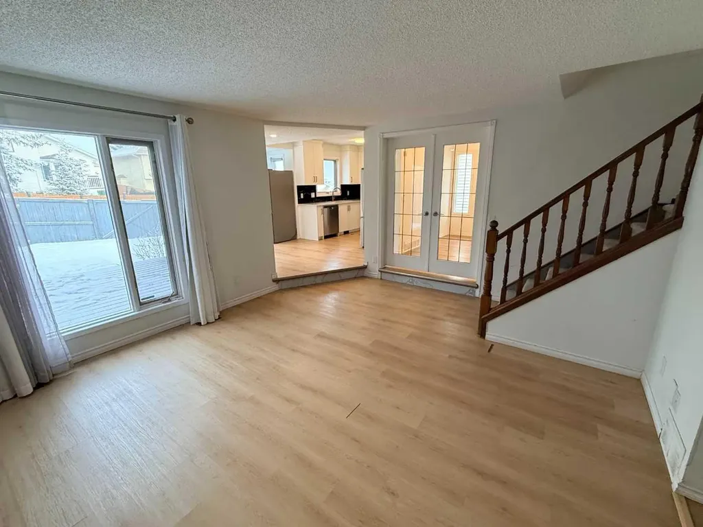 651 Macewan Drive NW Calgary AB T3K 3R1