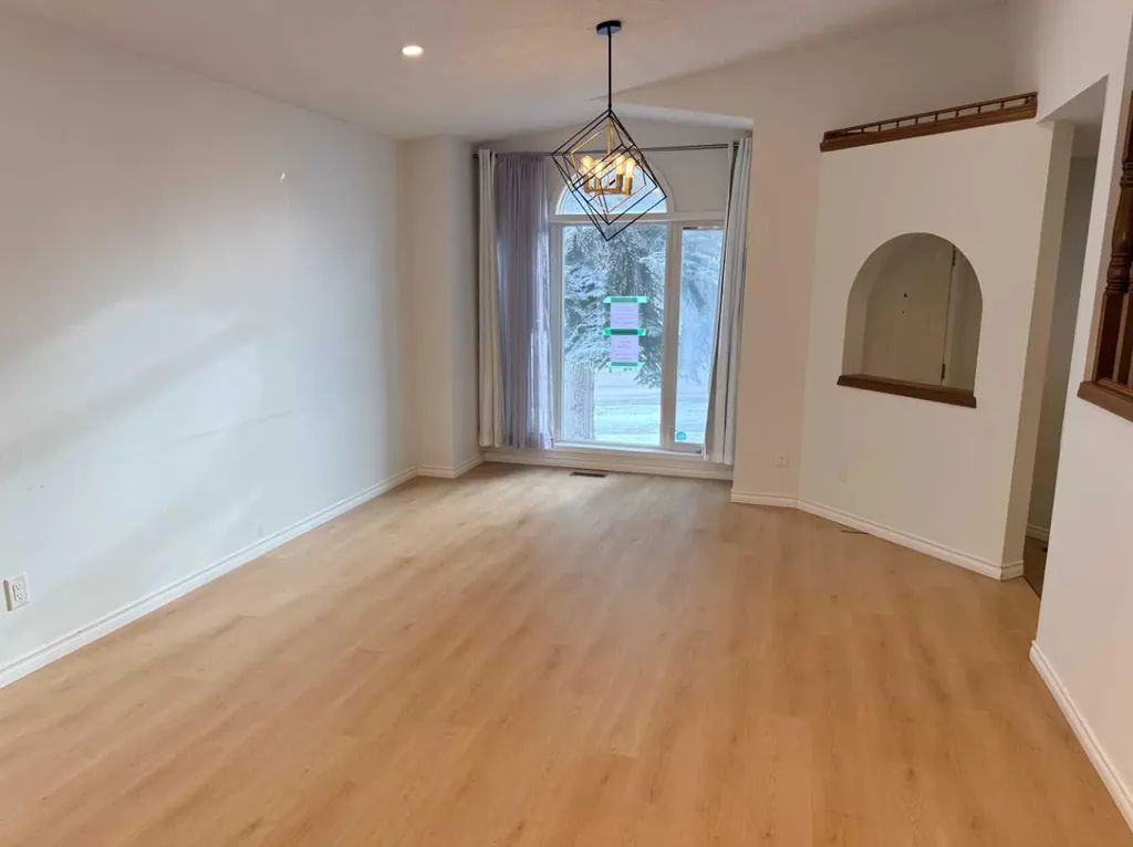 651 Macewan Drive NW Calgary AB T3K 3R1