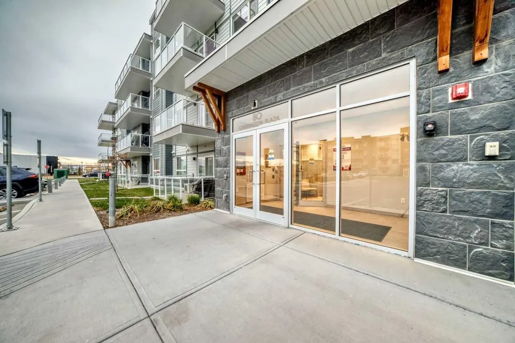 80 Carrington Plaza NW Calgary AB T3P 1X6