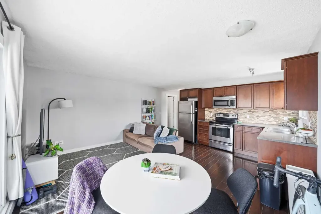 2117 16 Street SW Calgary AB T2T4E5