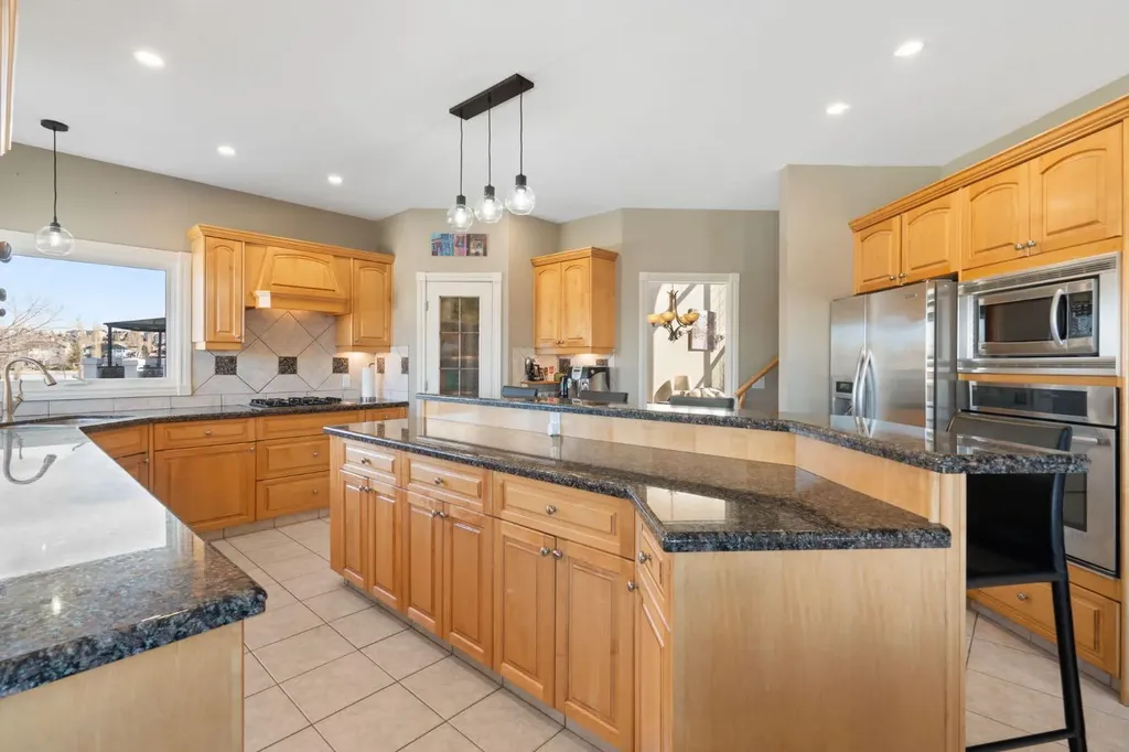 40 Arbour Estates Green NW Calgary AB T3G 4E7