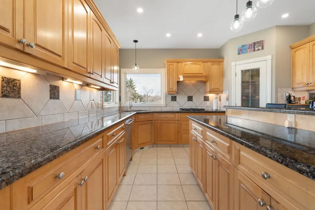 40 Arbour Estates Green NW Calgary AB T3G 4E7