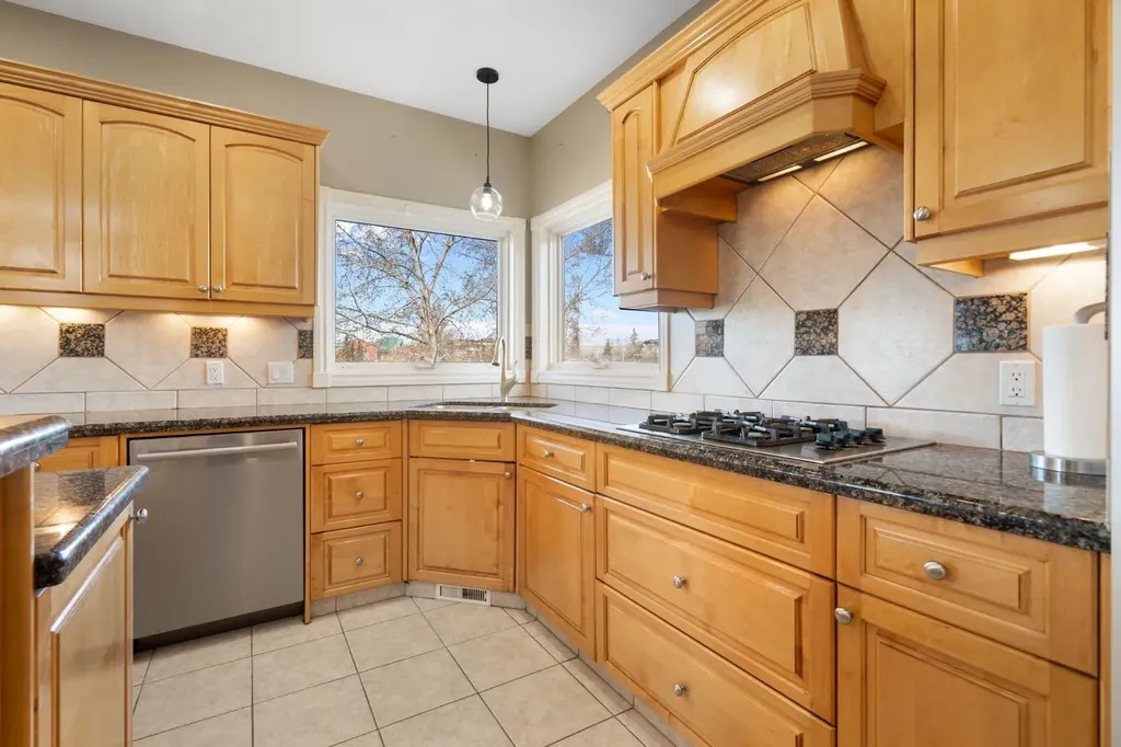 40 Arbour Estates Green NW Calgary AB T3G 4E7