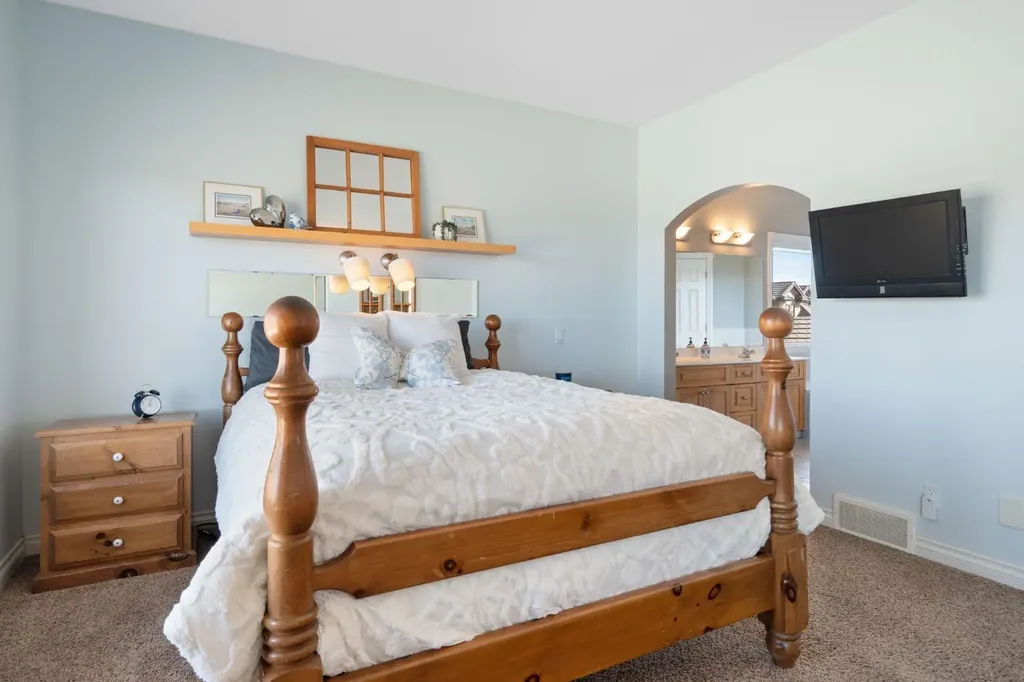 40 Arbour Estates Green NW Calgary AB T3G 4E7