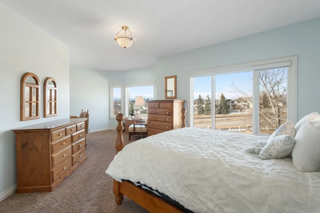 40 Arbour Estates Green NW Calgary AB T3G 4E7