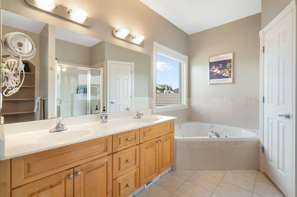 40 Arbour Estates Green NW Calgary AB T3G 4E7