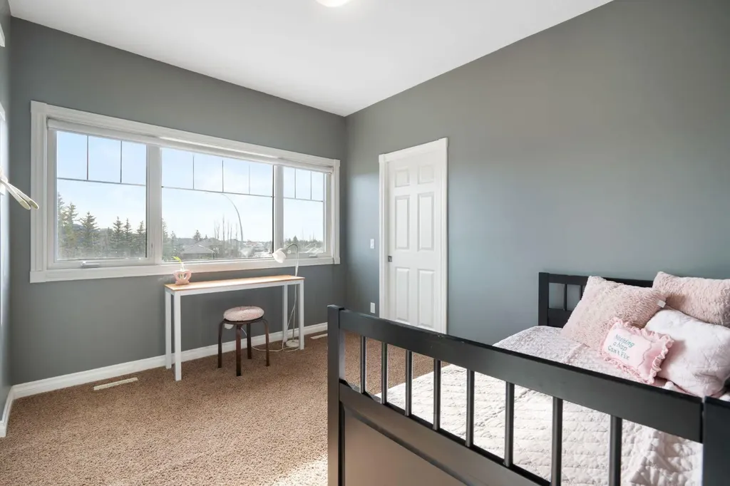 40 Arbour Estates Green NW Calgary AB T3G 4E7