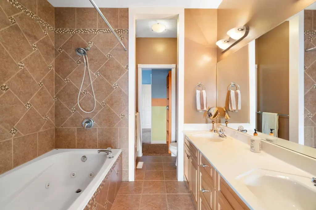 40 Arbour Estates Green NW Calgary AB T3G 4E7