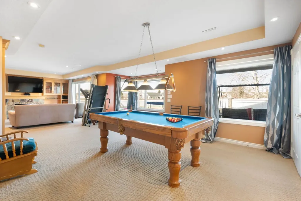 40 Arbour Estates Green NW Calgary AB T3G 4E7