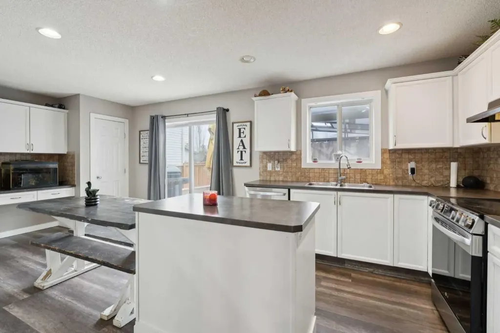 45 Copperfield Heath SE Calgary AB T2Z 4V2