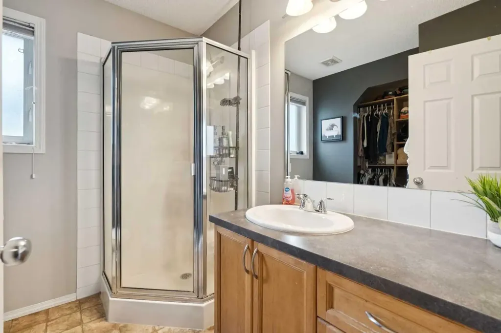 45 Copperfield Heath SE Calgary AB T2Z 4V2