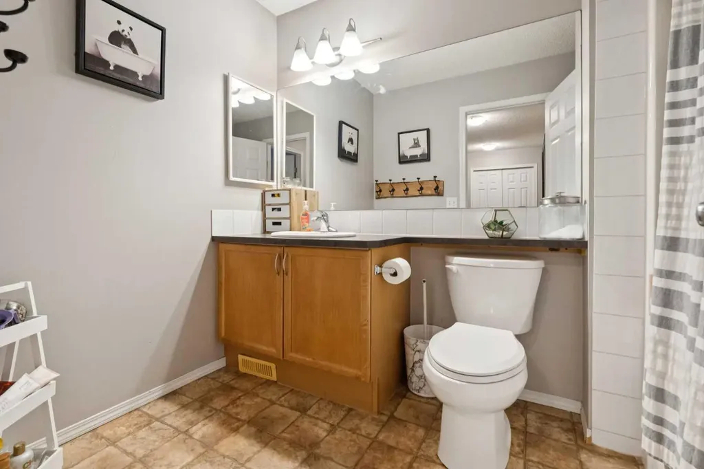 45 Copperfield Heath SE Calgary AB T2Z 4V2