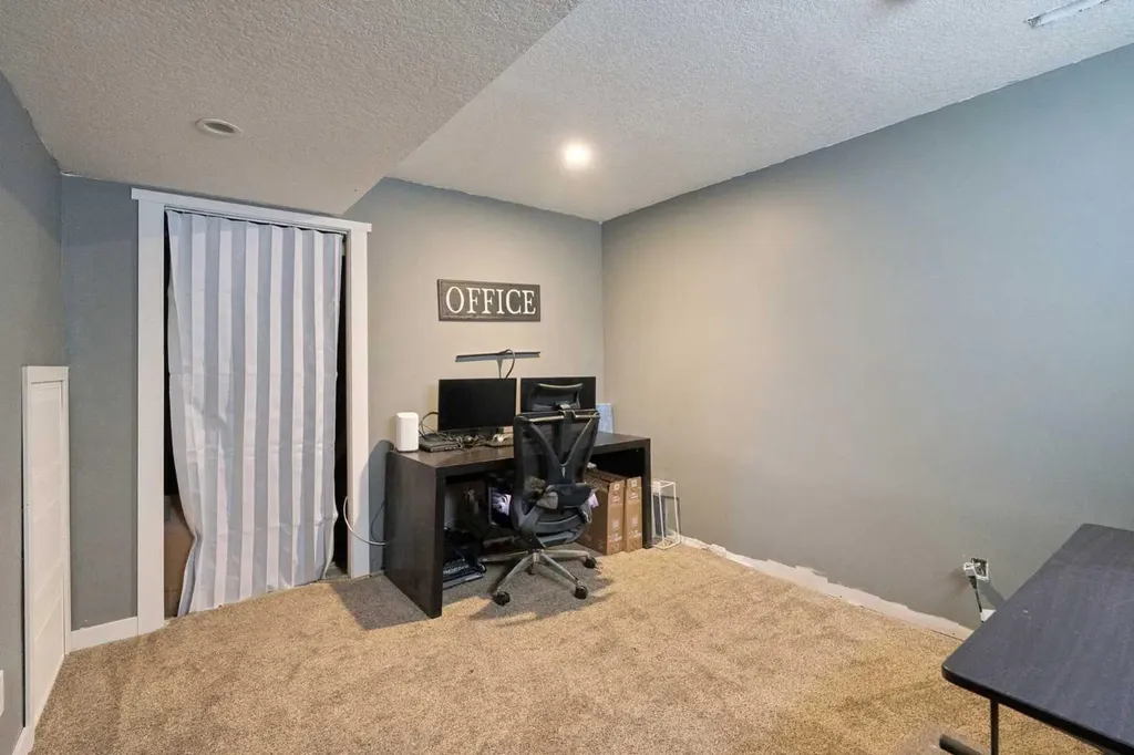 45 Copperfield Heath SE Calgary AB T2Z 4V2