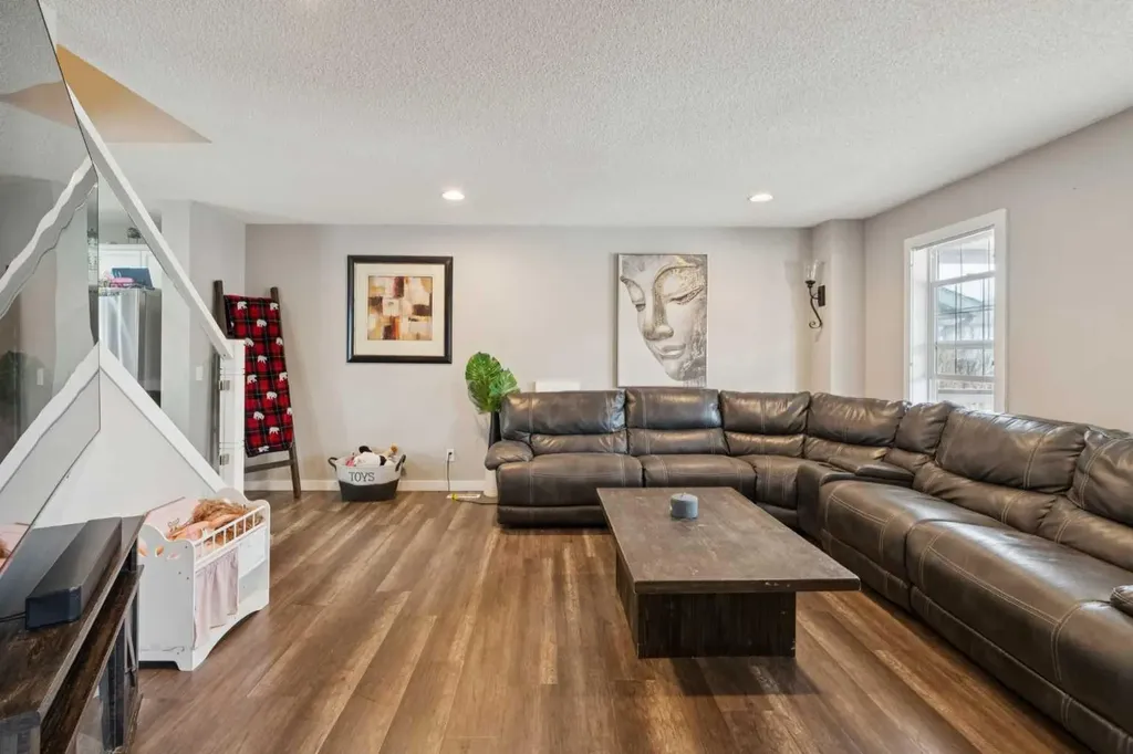 45 Copperfield Heath SE Calgary AB T2Z 4V2