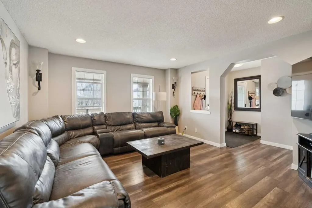 45 Copperfield Heath SE Calgary AB T2Z 4V2