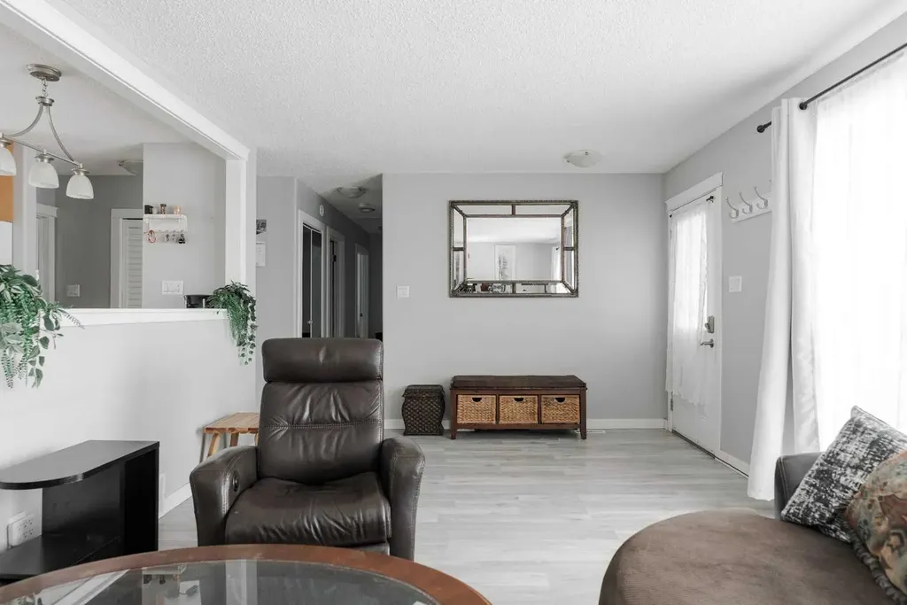 113 Deep Road Fort Mcmurray AB T9K 1B7